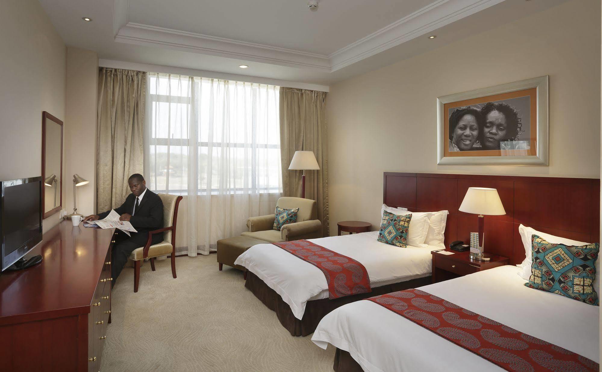 President Hotel At Umodzi Park Lilongwe Extérieur photo